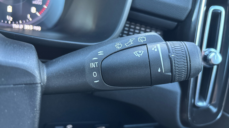 Volvo Xc40 2.0 B4P R DESIGN Pro 5dr Auto [7 speed] Petrol Estate